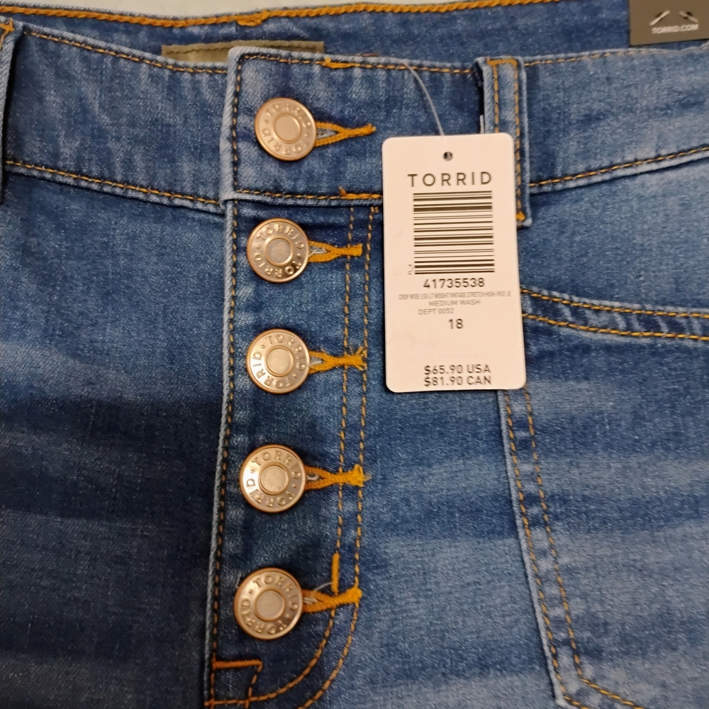 Torrid Medium Blue Cropped Jeans - Picture 2 of 7